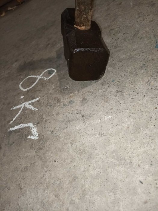 много стар каменарски чук немски