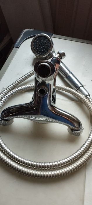 Смеситель для ванны.