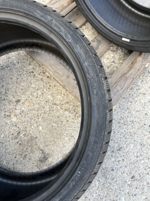 2 anvelope de iarna noi 245/35/19 Nokian!