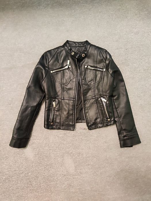 Кожено яке,в отлично състояние.Подходящо е за дете на 8-9 години