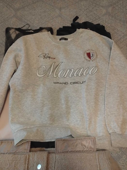 Блузи и пуловери с дълъг ръкав на ниска цена