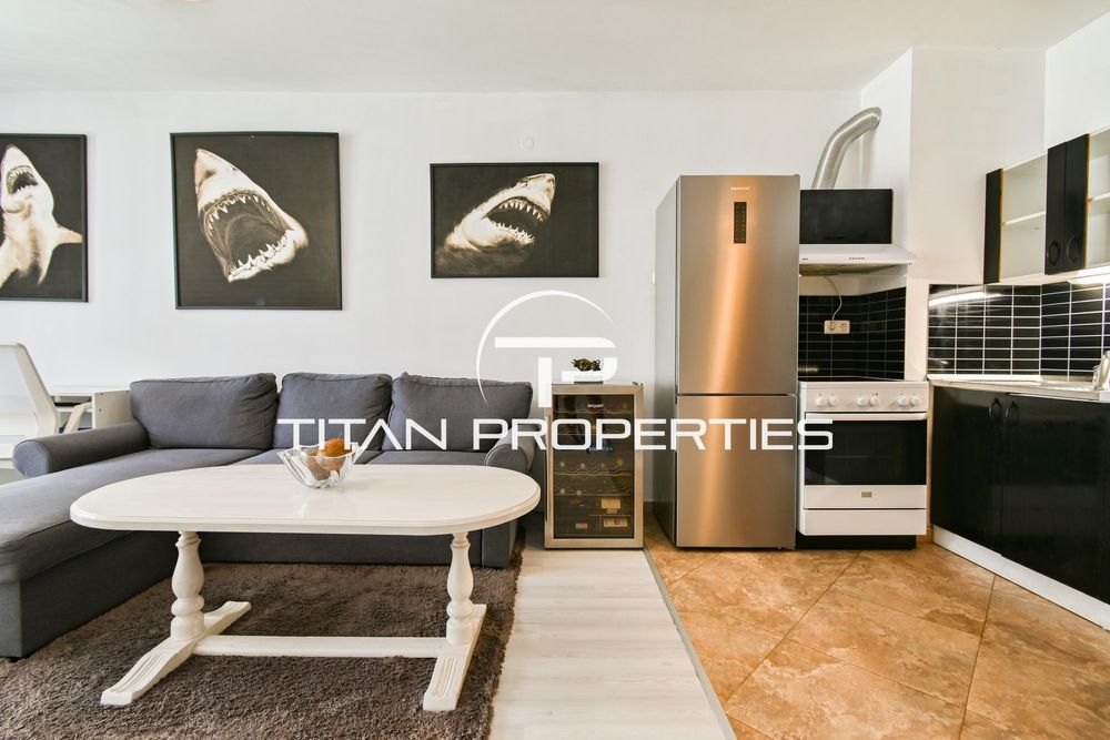 Дава се под наем Двустаен апартамент в София, Център - 72 кв.м за 775 € - Снимка #1