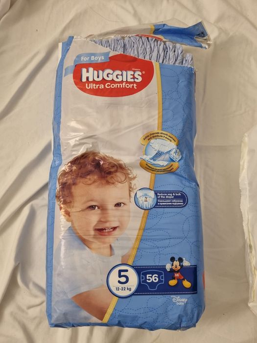 Pampers  Huggies