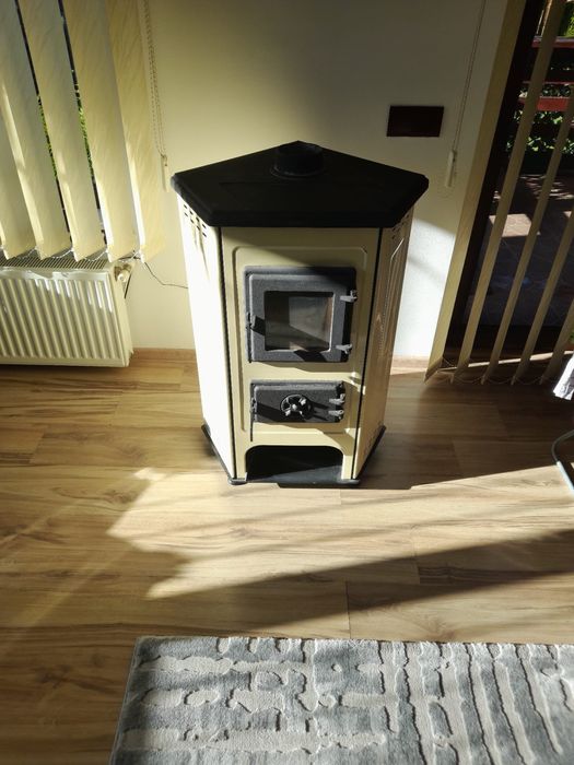 Vand semineu pe lemne