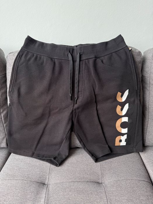 Нови автентични черни мъжки шорти Boss размер L