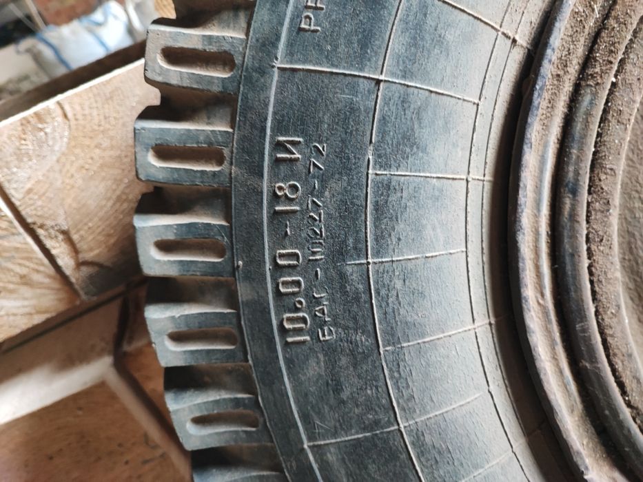 Гуми с джанти за камион