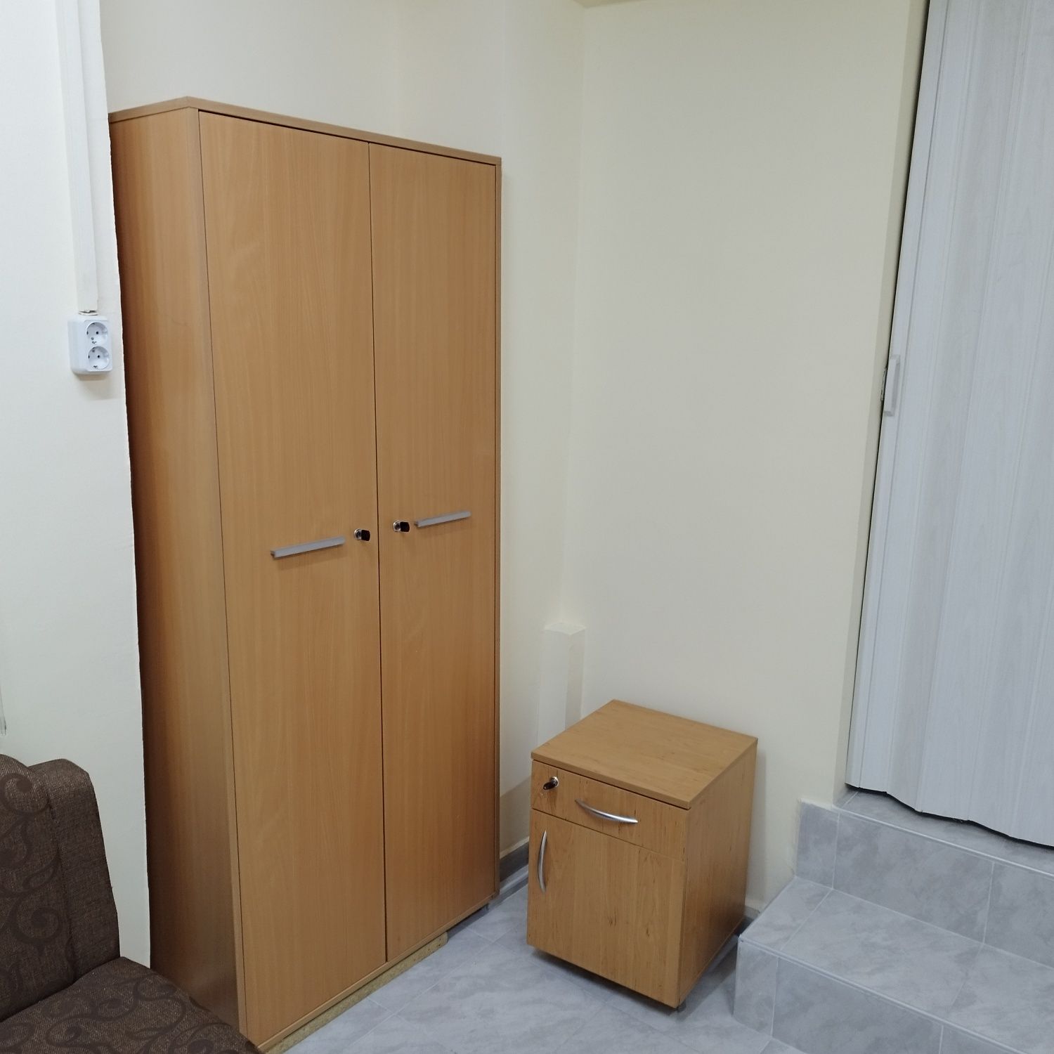 Давам помещение под наем подходящо за офис или квартира