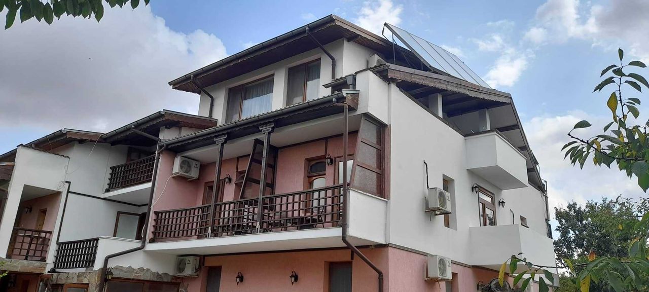 Продава се Хотел в Каварна - 1200 кв.м за 625 €/кв.м - Снимка #1