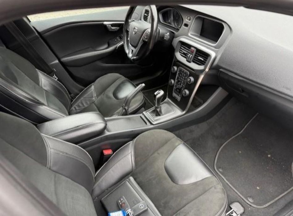 Volvo V40 R-design BI-XENON, leduri, navi, trapa