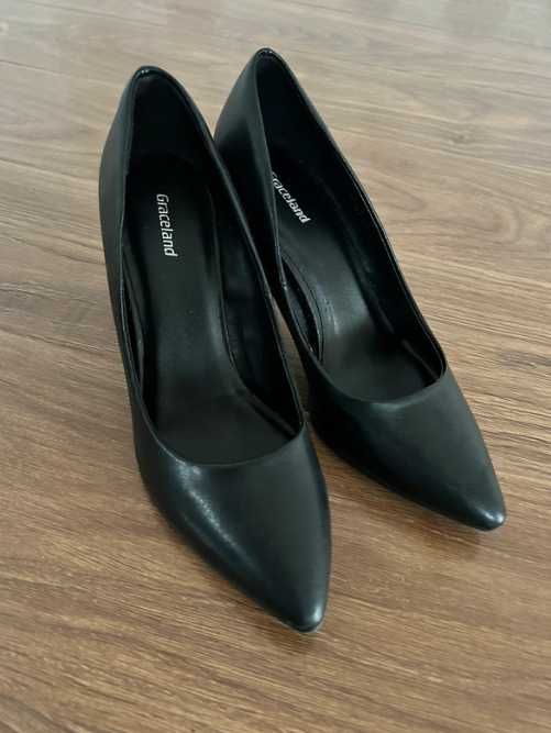 Pantofi de dama eleganți