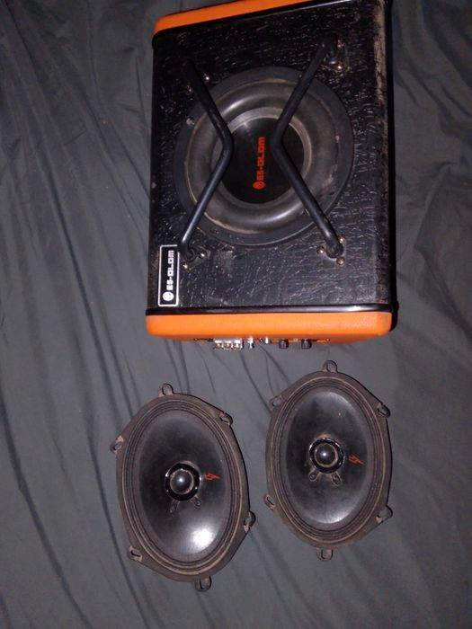 Продаю самбуфер 35000 и калонки молния, 15000