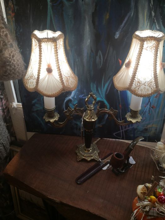 Винтидж подови, настолни лампа