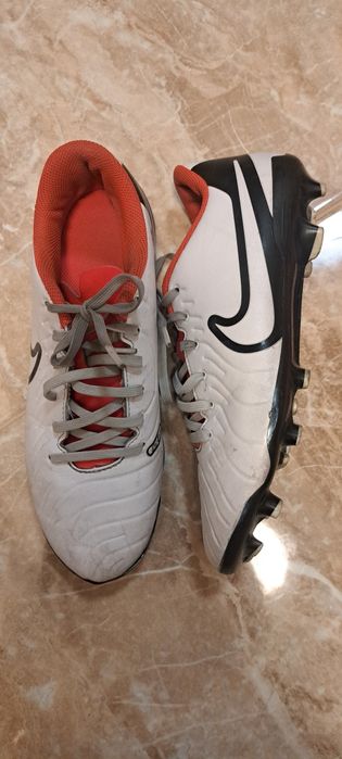 Футболни обувки nike, adidas