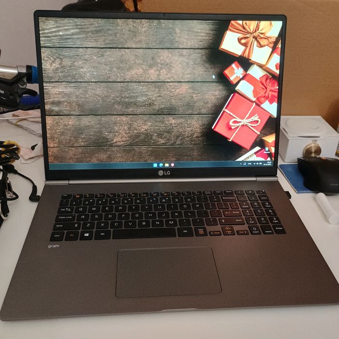 LG Gram 17 – сверхлегкий, i7 8Gen, 16/256GB, Ultra HD 2К экран СОЧНЫЙ