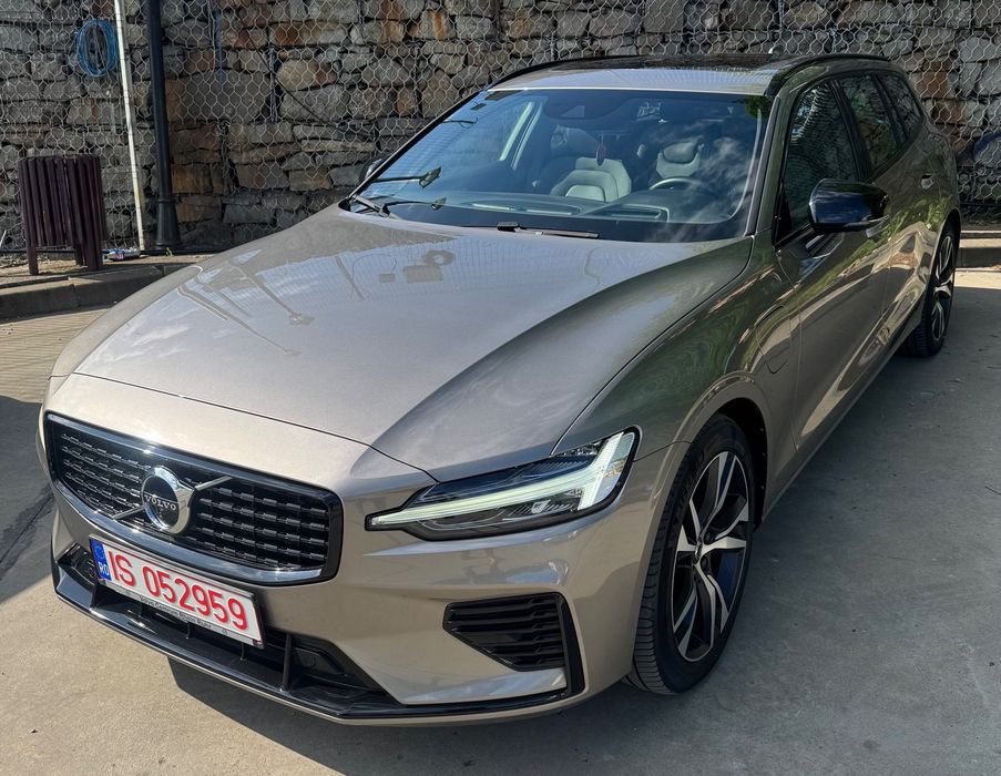 Volvo V60 VOLVO V60 2021 Plug-in 341 CP ,ca nouă!