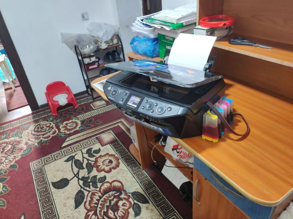 Epson 615 kopiya skanerli 6ta rangli professional kuchli printer.Yangi