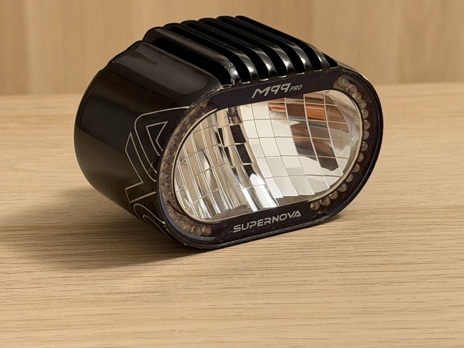 Far bicicleta Supernova M99 Pro
