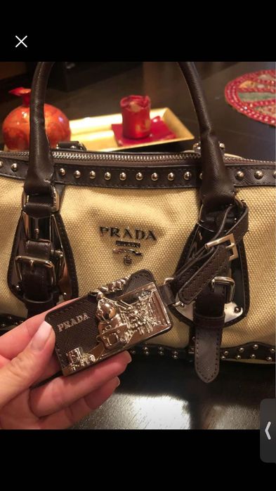 Geantă PRADA, de calitate superioara, stil si rafinament.