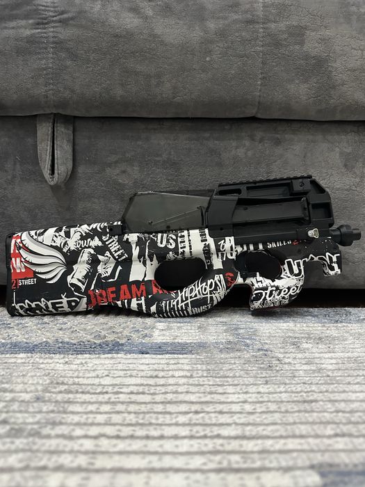 Игрушечный автомат P90