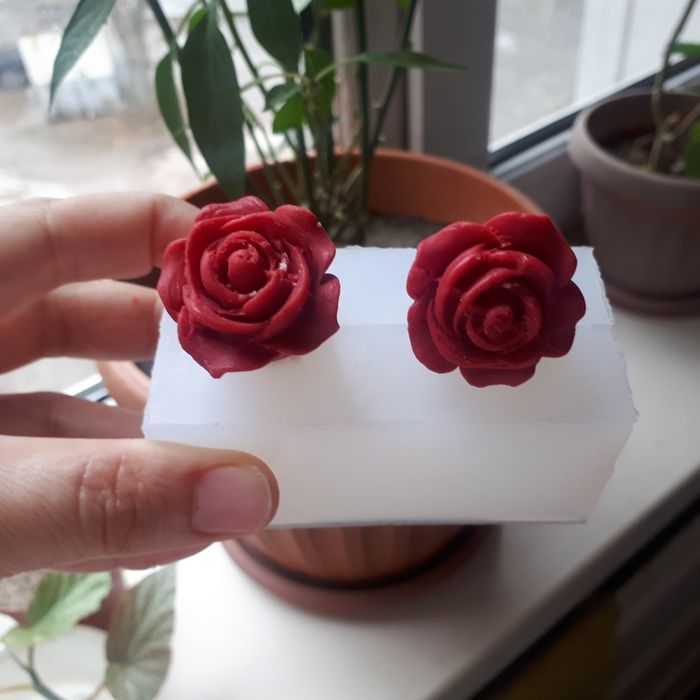 Продам срочно,молд ажурные розы