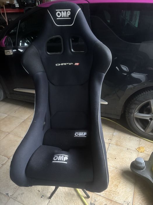 Спортни седалки Fanatec и OMP