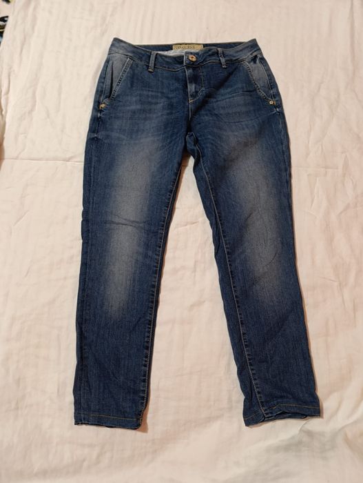 Vând blugi Guess Mărimea 37