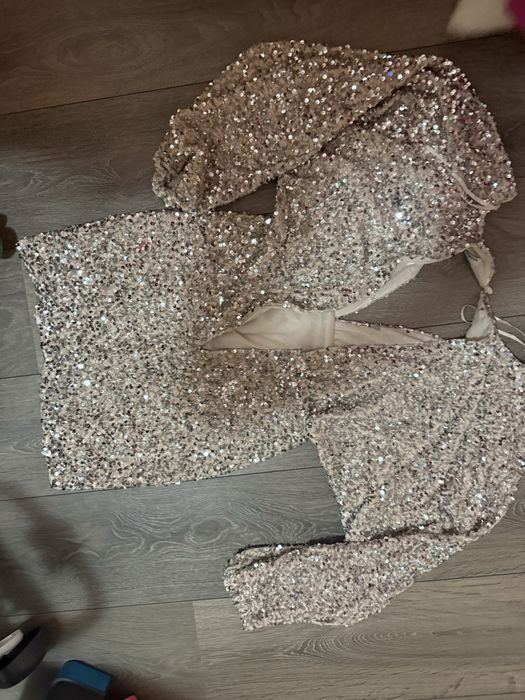 Дамска официална рокля с пайети и гол гръб