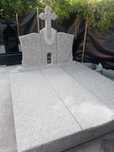 Monumente funerare