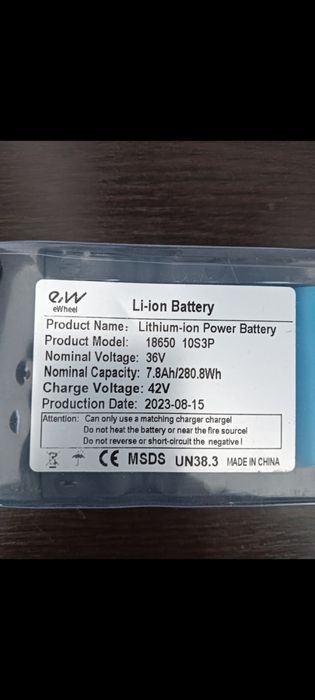 Vând baterie li-ion de 36V 7.8Ah