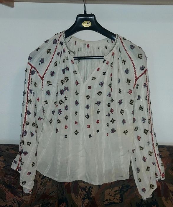 Ie tradițională veche, cusuta manual cu margele și paiete