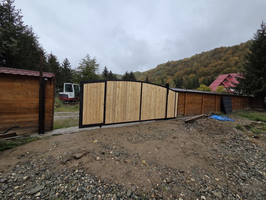 Poarta Imperiala culisanta sau batanta