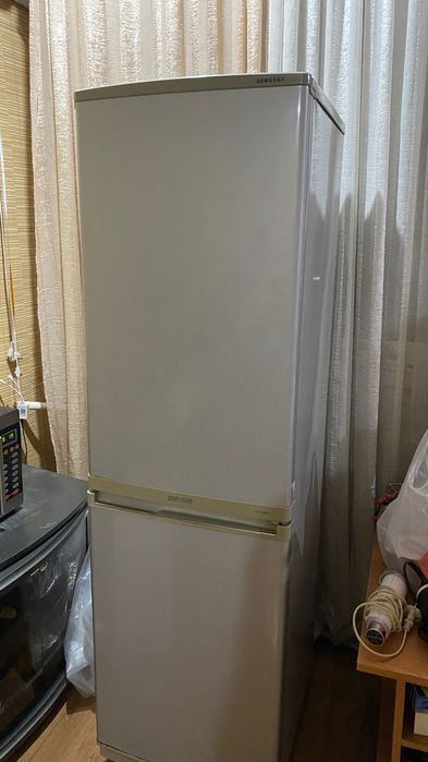 Холодильник Samsung 157х45х49