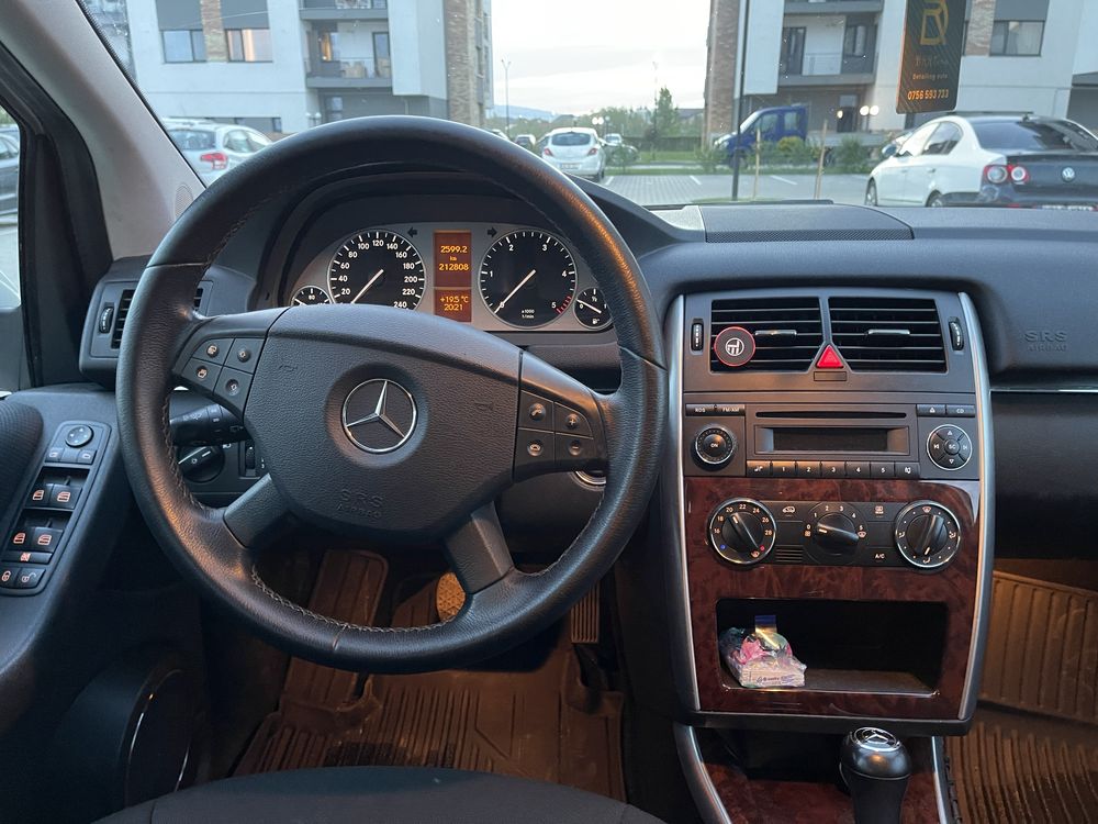 Mercedes-Benz B200