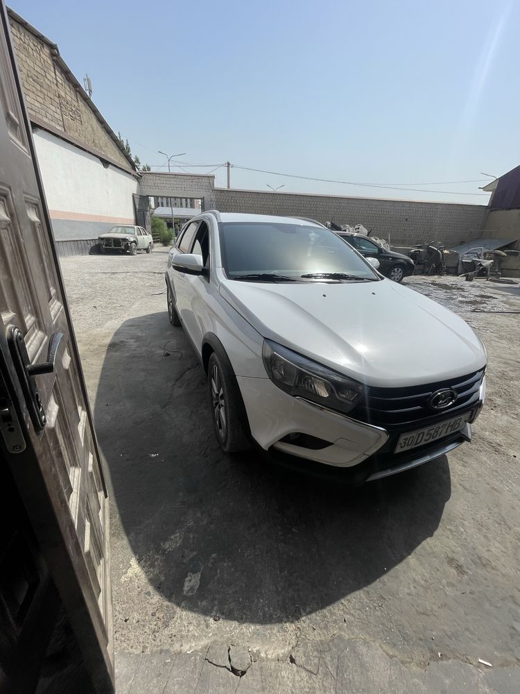 Продается Lada Vesta кросс