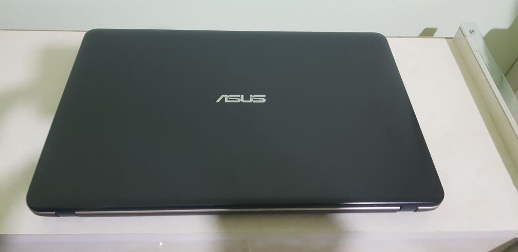 Asus x540y  ноутбук
