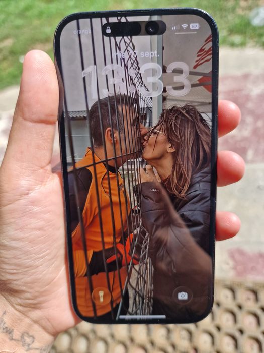 Vând iphone 16..