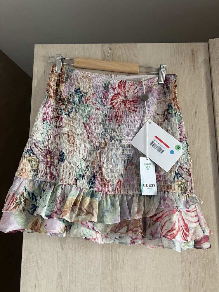 Къса пола Guess, чисто нова