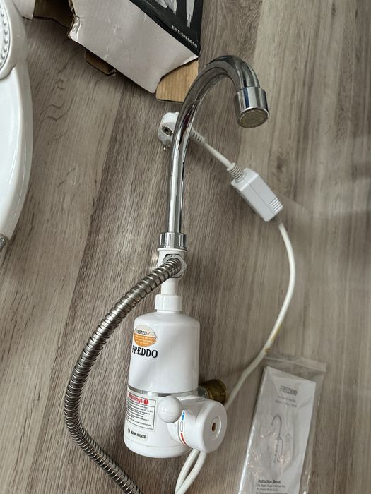 Robinet electric cu dus Freddo