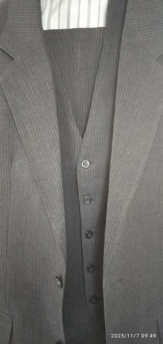 Костюм  тройка Югославский.