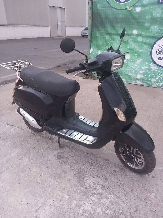 Scuter limitat 25 kmh fara permis Inmatriculat condus de la 16 ani.