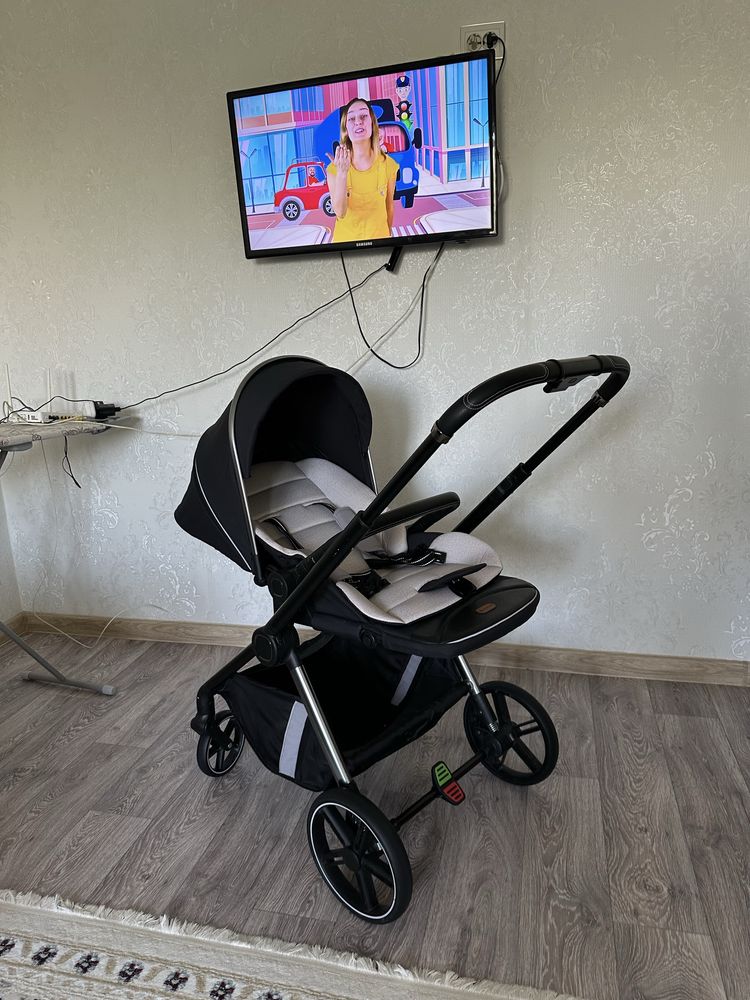 Продам срочно детскую коляску