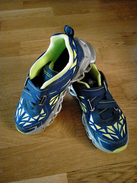 Кроссовки детские