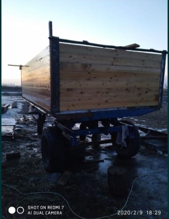 После ремонта с высокими бортами с новой резиной прицеп грузовой