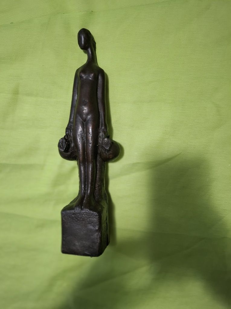Sculptura Fata cu ulcioare