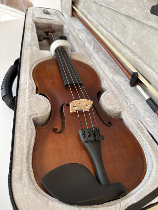 Скрипка R. Empire в отличном состоянии