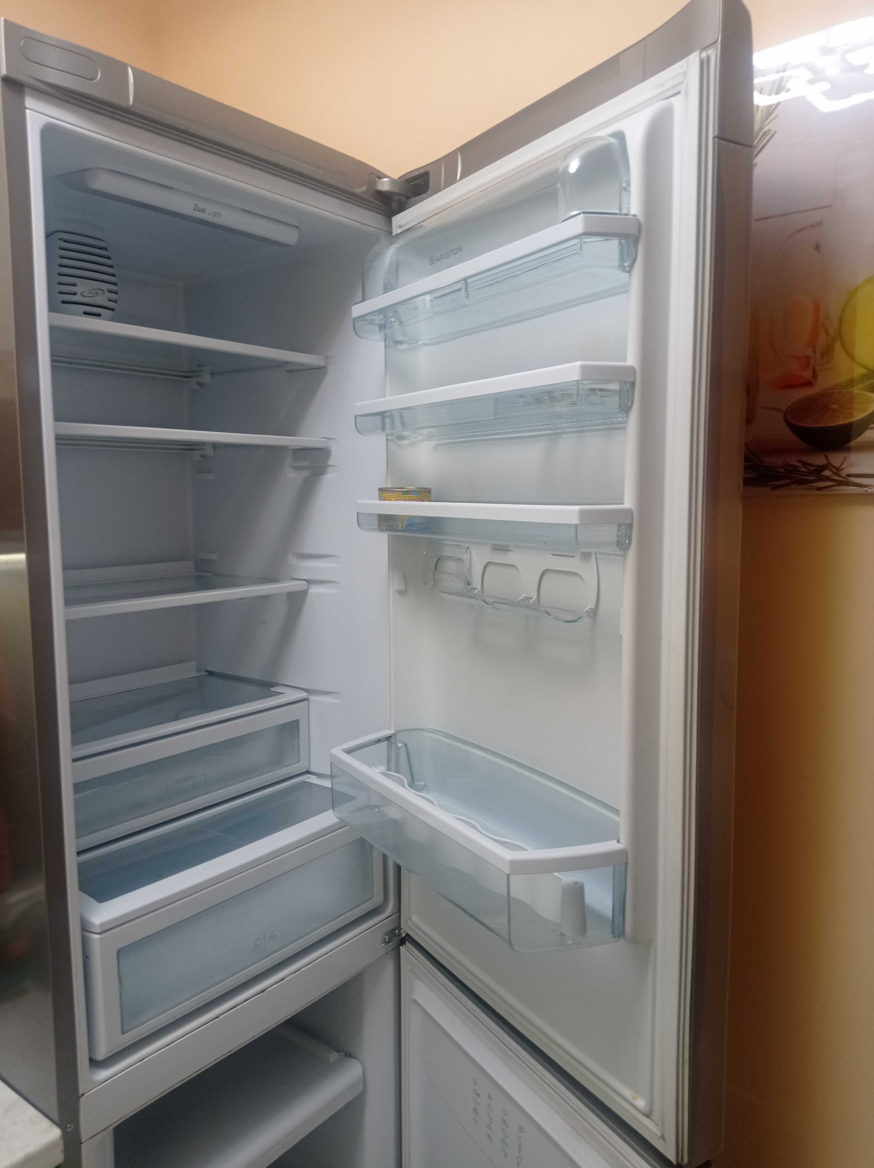 Продавам хладил Аристон