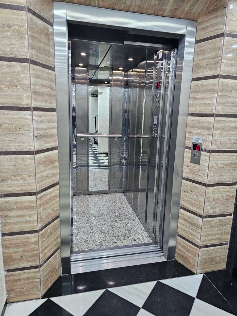 Продава се Тристаен апартамент в Пловдив, Младежки Хълм - 102 кв.м за 1195 €/кв.м - Снимка #2