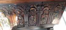 Comoda/dulăpior lemn masiv sculptat manual