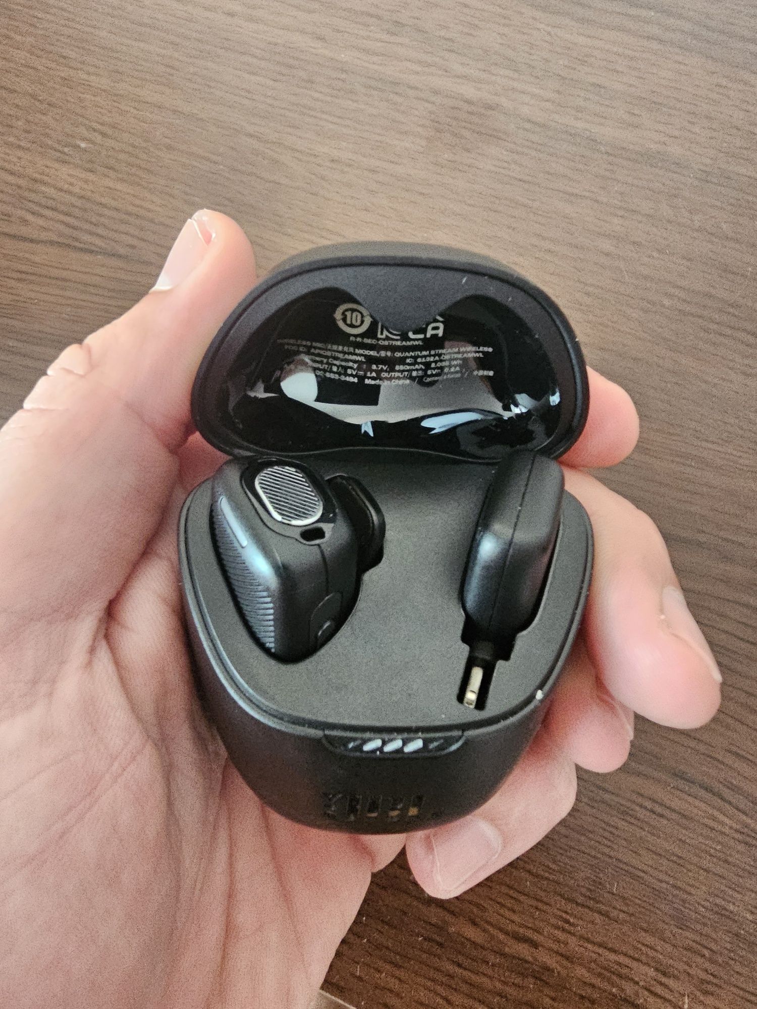 JBL Quantum Stream микрофон