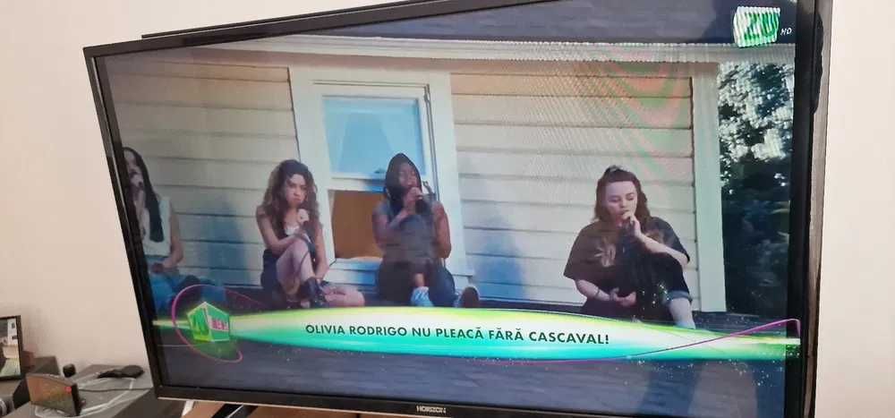 Televizor Horizon LED 107 cm Full HD - Garantie + suport perete
